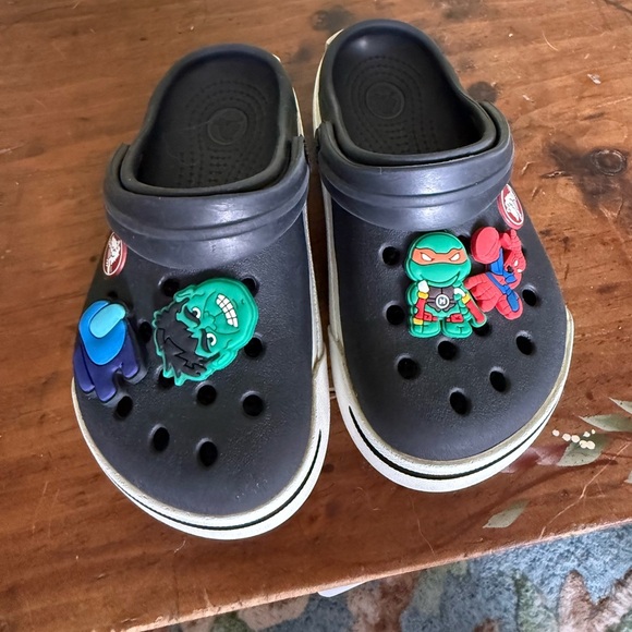 Crocs Classic Slide On Clogs Childs Sz 8 C 9 Unisex Navy With Jibbitz Attached - Picture 2 of 7